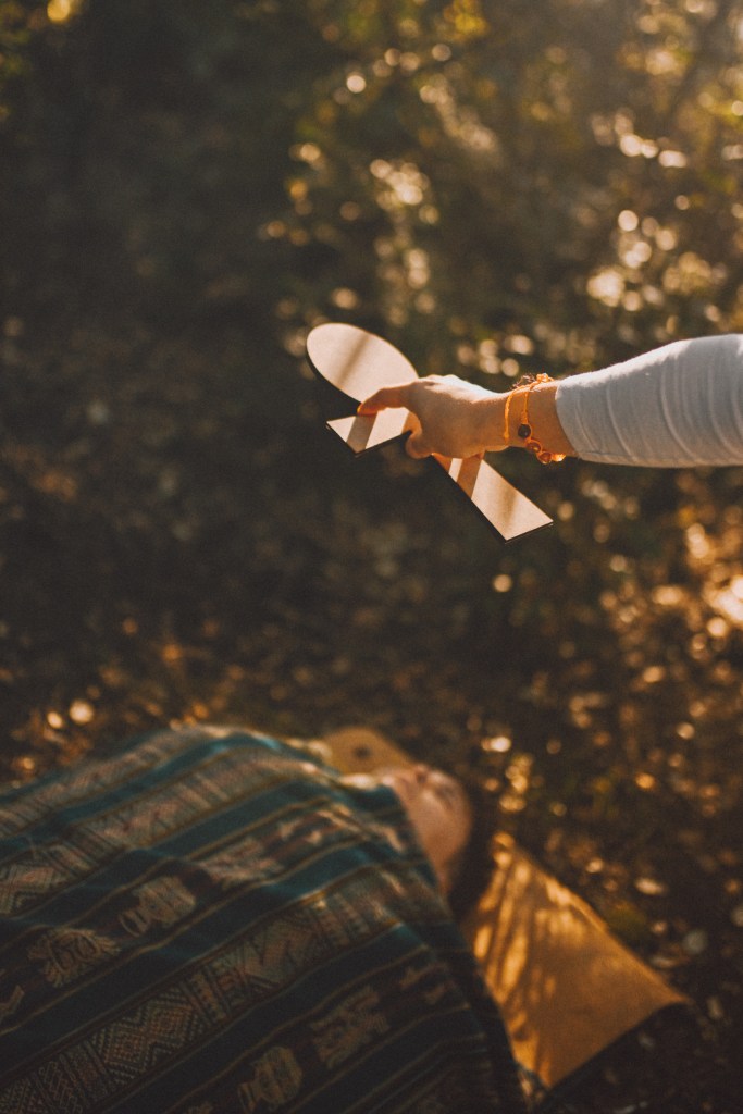 me veo desde arriba proyectando la cruz Ankh de cara a Kai